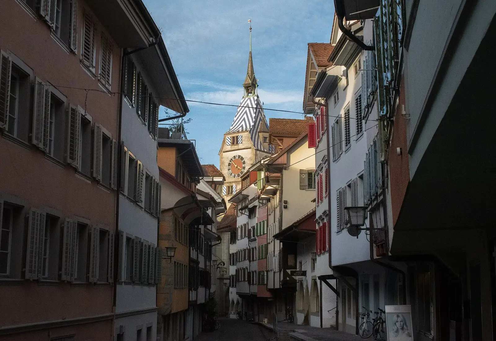 Sie sucht Sie in Zug – Abendsonne in der Altstadt mit dem Zytturm