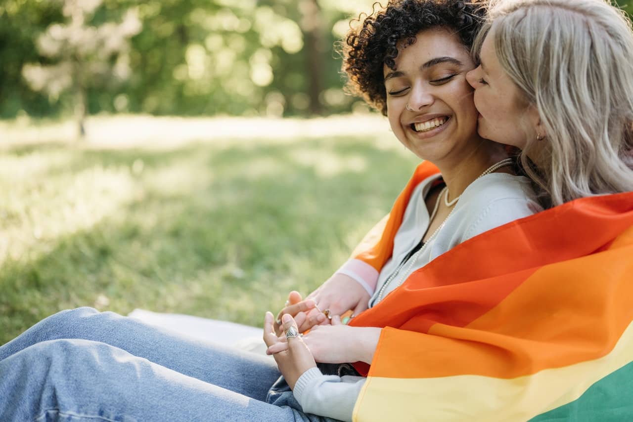 Titelbild: Lesbisch – Lesben Liebe und ihr kultureller Hintergrund