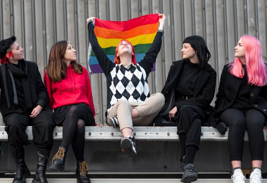 Titelbild: International Coming Out Day: Feiertag für Selbstliebe & Akzeptanz